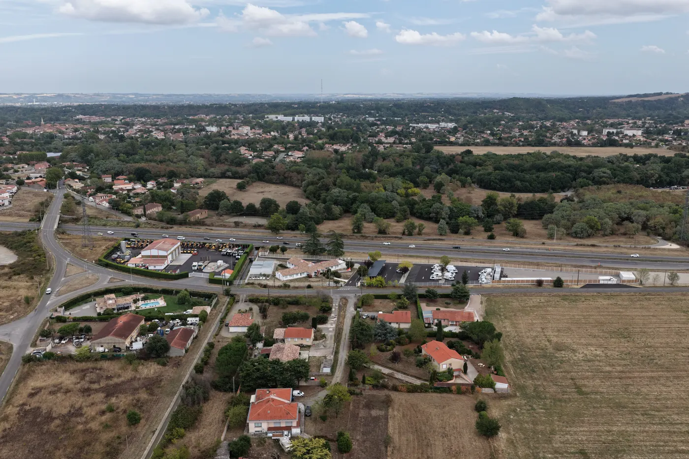 Siège d'une entreprise de travaux publics photographié par drone